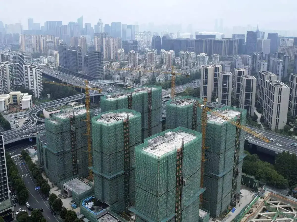 Signature-global-launches-titanium-spr-and-achieves-sales-of-rs-2700-cr